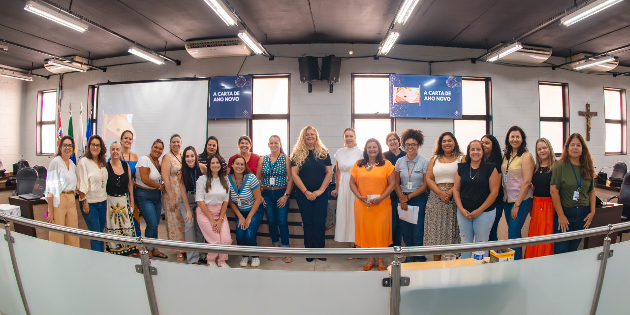 Presentes no Plenário Vereador Vitório Bortolan, a palestra contou com a participação das servidoras e vereadoras da Casa.