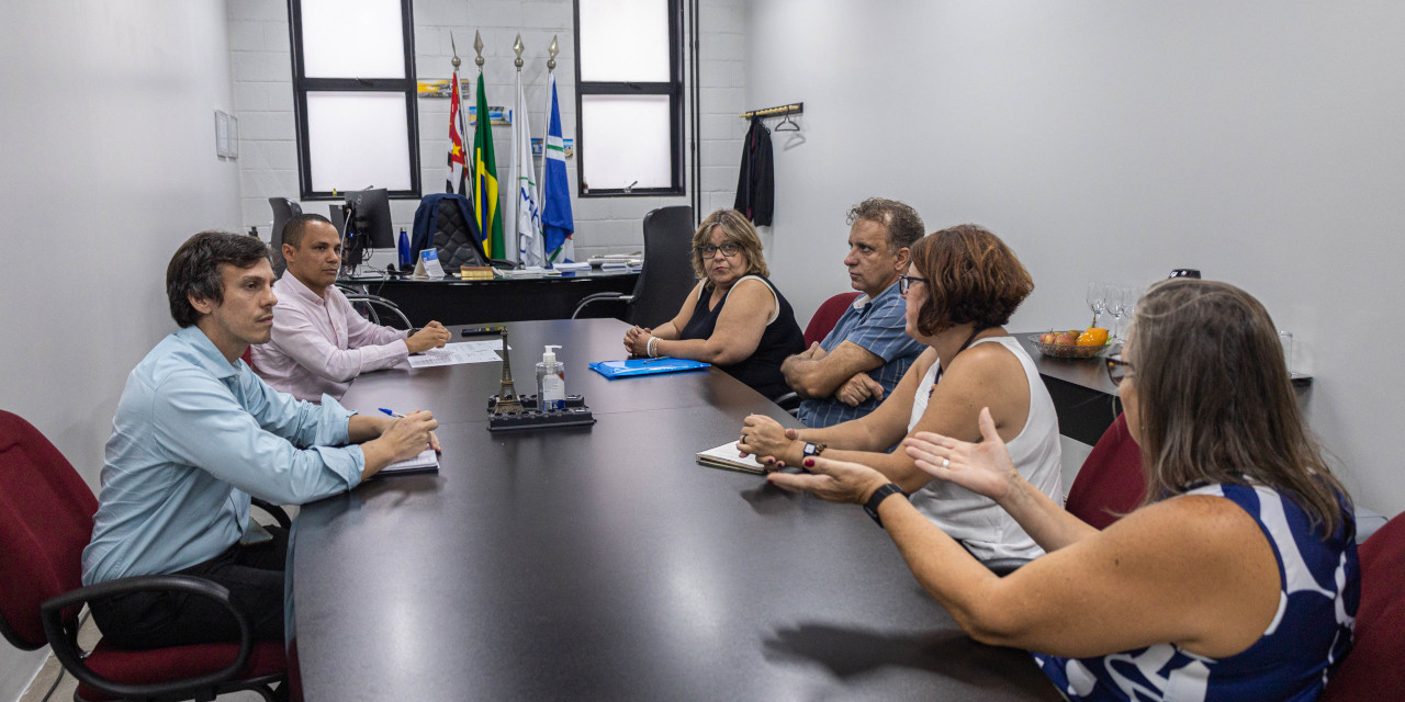 Presidente da Câmara recebe pauta da Educação em reunião com Apeoesp