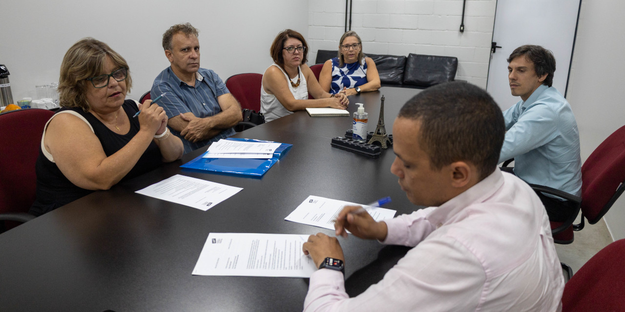Everton Ferreira atendeu representantes da entidade para diálogo sobre campanha salarial