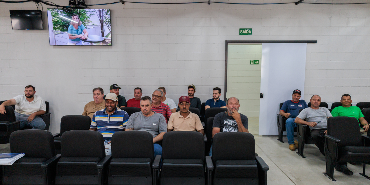 Presentes em plenário, os charreteiros de Limeira apresentaram questionamentos acerca da regulamentação de charretes