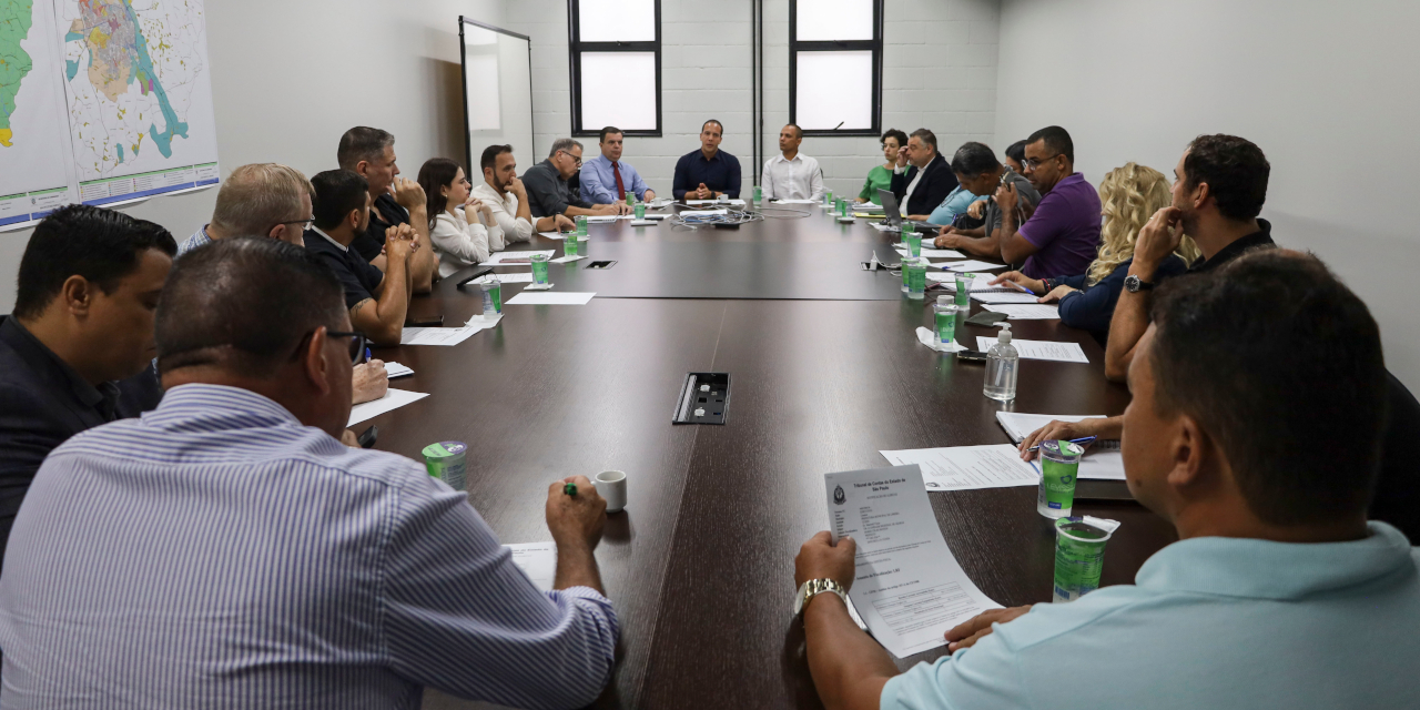 Prefeito Murilo Félix se reúne com vereadores na Câmara de Limeira