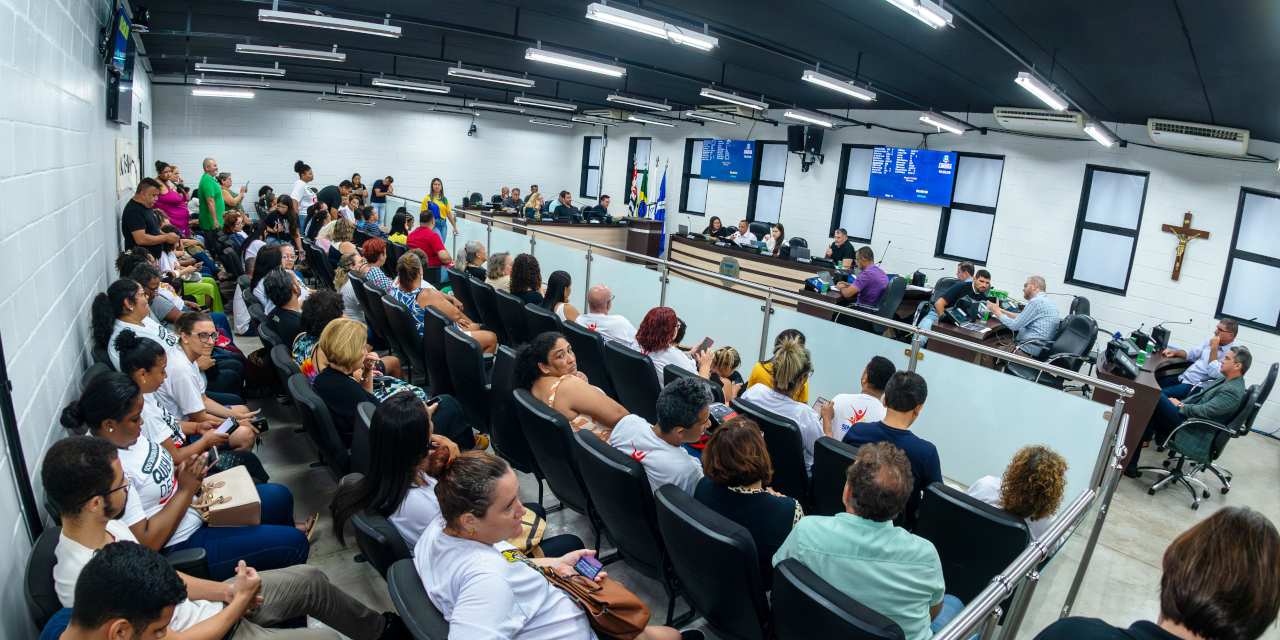 Vereadores aprovam dez moções e seis projetos na sessão ordinária, além de discutirem 36 requerimentos  