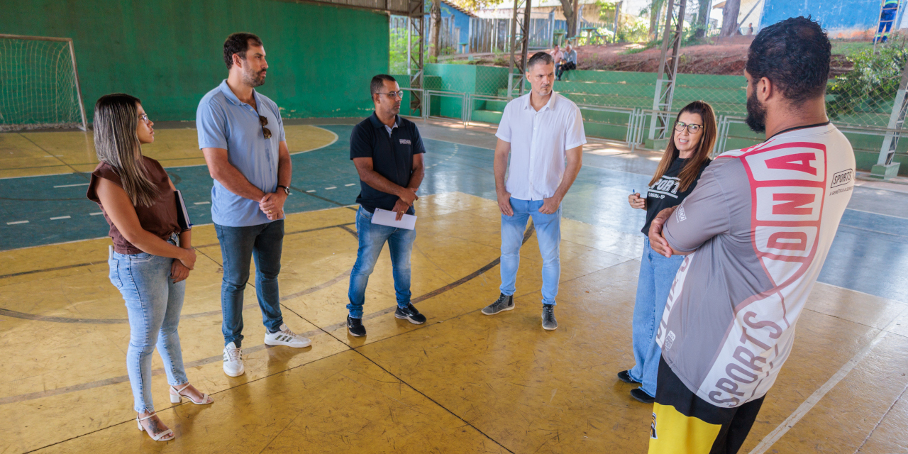 Em visita a centros comunitários do Cecap e do Ouro Verde, vereadores dialogam com profissionais contratados