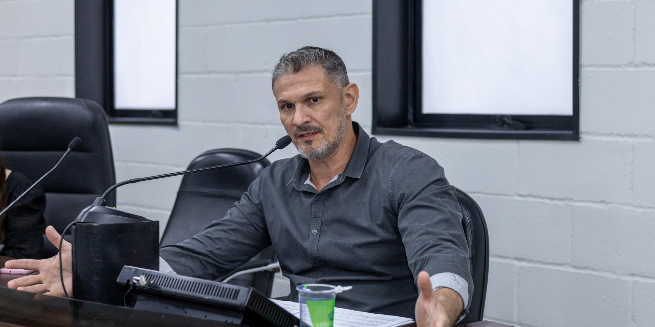 Costa Júnior solicita informações sobre concurso público para professores, monitores e merendeiras