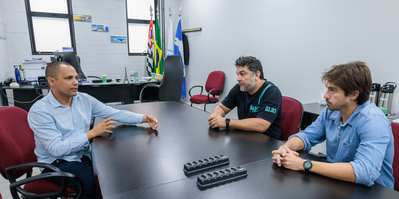 Presidente da Câmara se reúne com direção da Etec Trajano Camargo