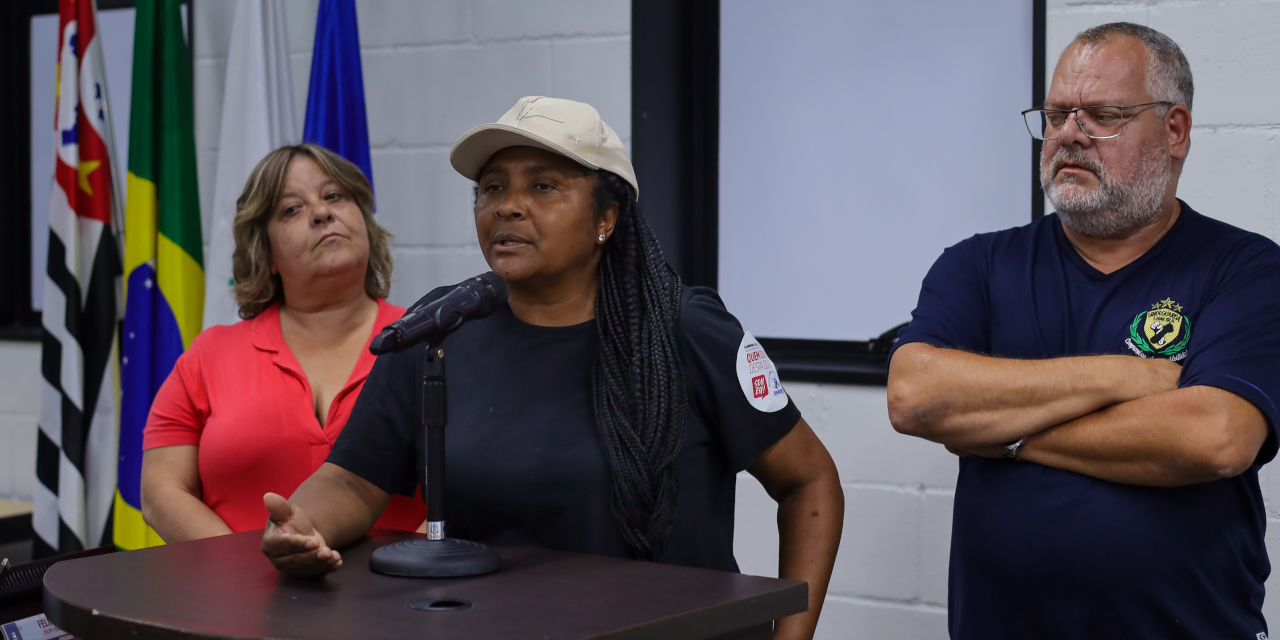 Érika Monteiro (Apeoesp), Eunice Lopes(Sindsel) e Rubens Carmo (Sindeguarda)