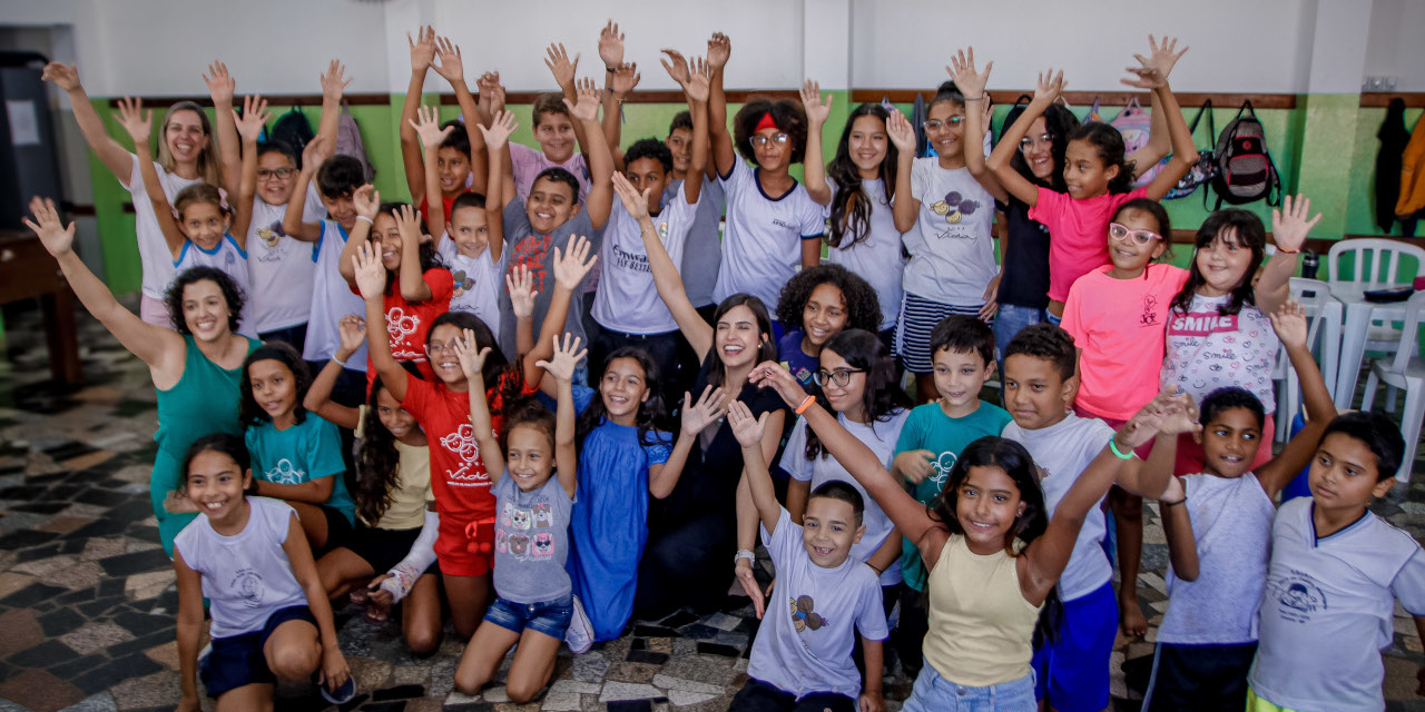 Mariana Calsa e deputada Tabata Amaral visitam entidades em Limeira