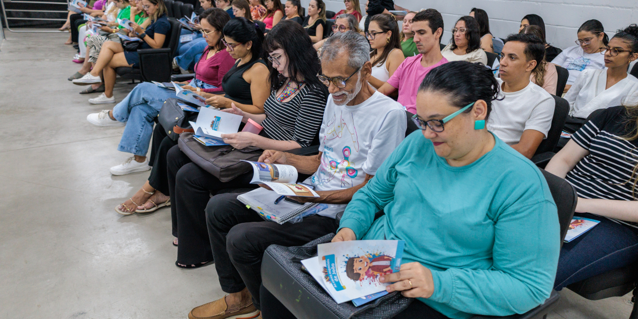 Câmara Municipal realiza palestra e lança cartilha no Dia Mundial de Conscientização do Autismo