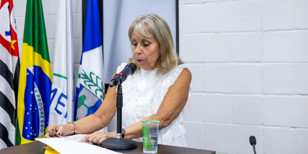 Solange Dantas questiona a deficiência de informações sobre a aplicação de multa pela falta de limpeza dos terrenos