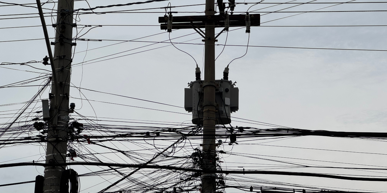 Mariana Calsa cobra ação da Elektro sobre fios inutilizados e reforça segurança urbana