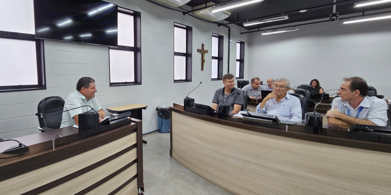 Helder do Táxi debate com Prefeitura a situação do descarte irregular de lixo na área rural e propõe soluções
