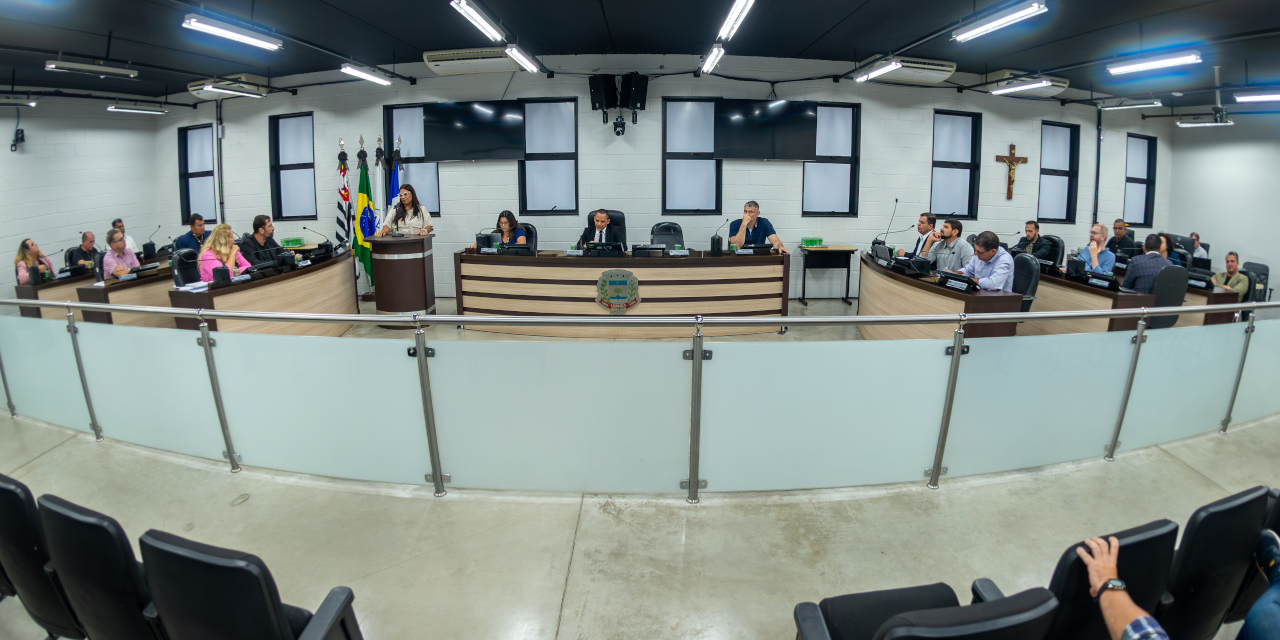 Sessão ordinária: seis projetos aprovados, nove requerimentos discutidos e oito moções votadas