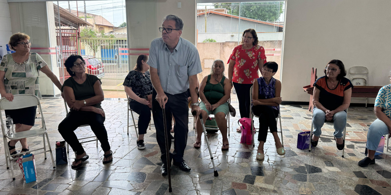 Vereador ajudou a desmistificar tabus sobre o uso do acessório de segurança durante palestra