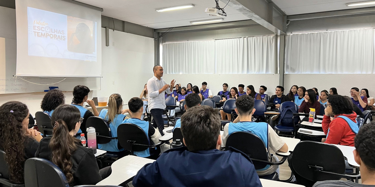 Everton Ferreira leva palestra sobre educação financeira a alunos do CIEE