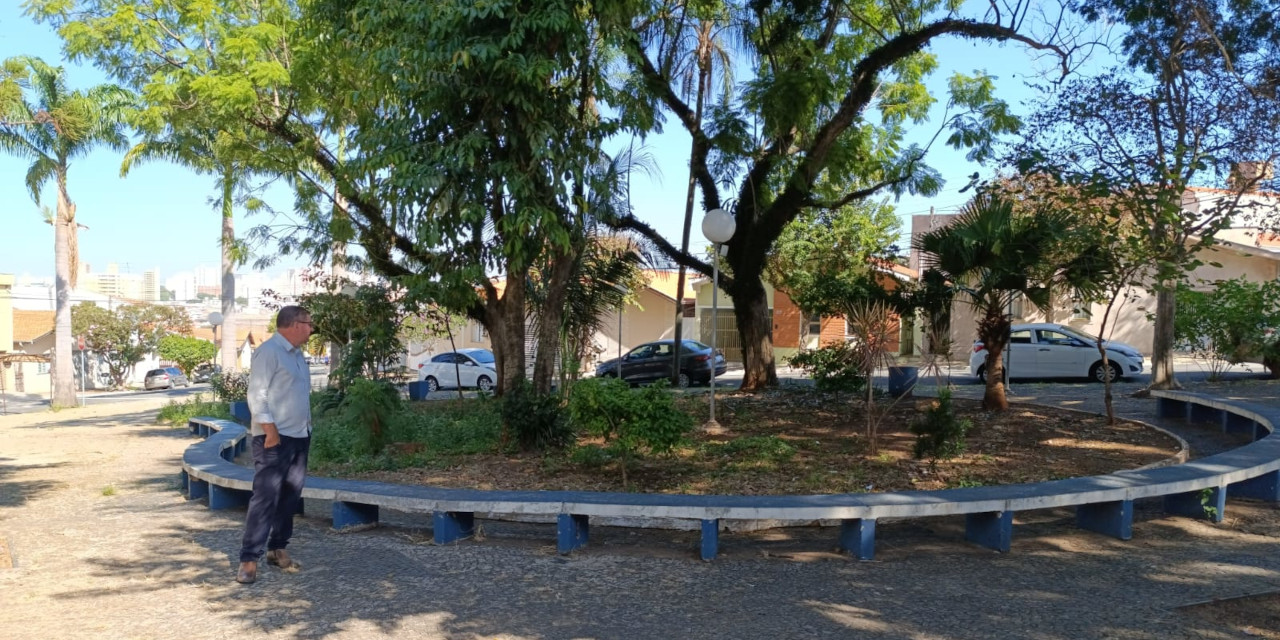 Resposta foi dada pelo secretário de Obras Márcio Marino em visita do vereador ao local