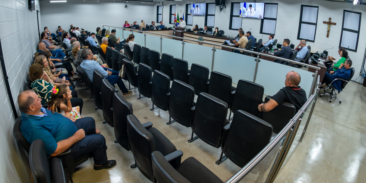 Câmara aprova quatro projetos e nove moções na sessão ordinária 