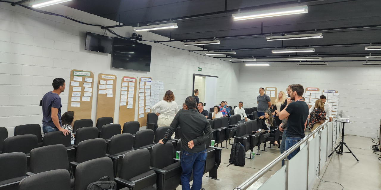 Evento voltado aos vereadores integra o processo participativo da revisão