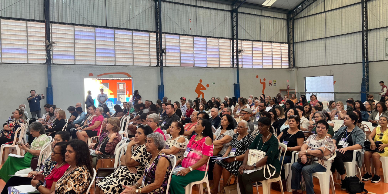 Espaço de debate para políticas públicas voltadas aos idosos