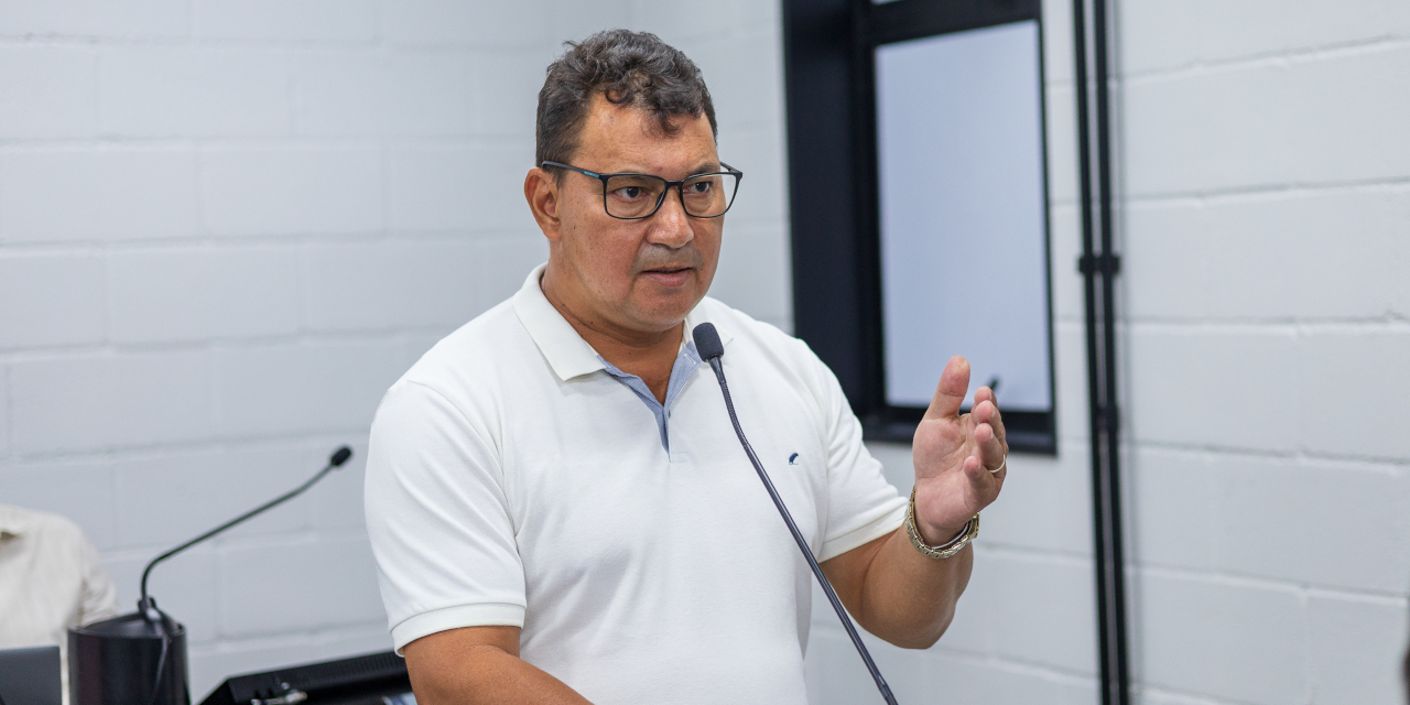 Carlinhos do Grotta propõe uso de energia limpa em novos projetos de iluminação pública
