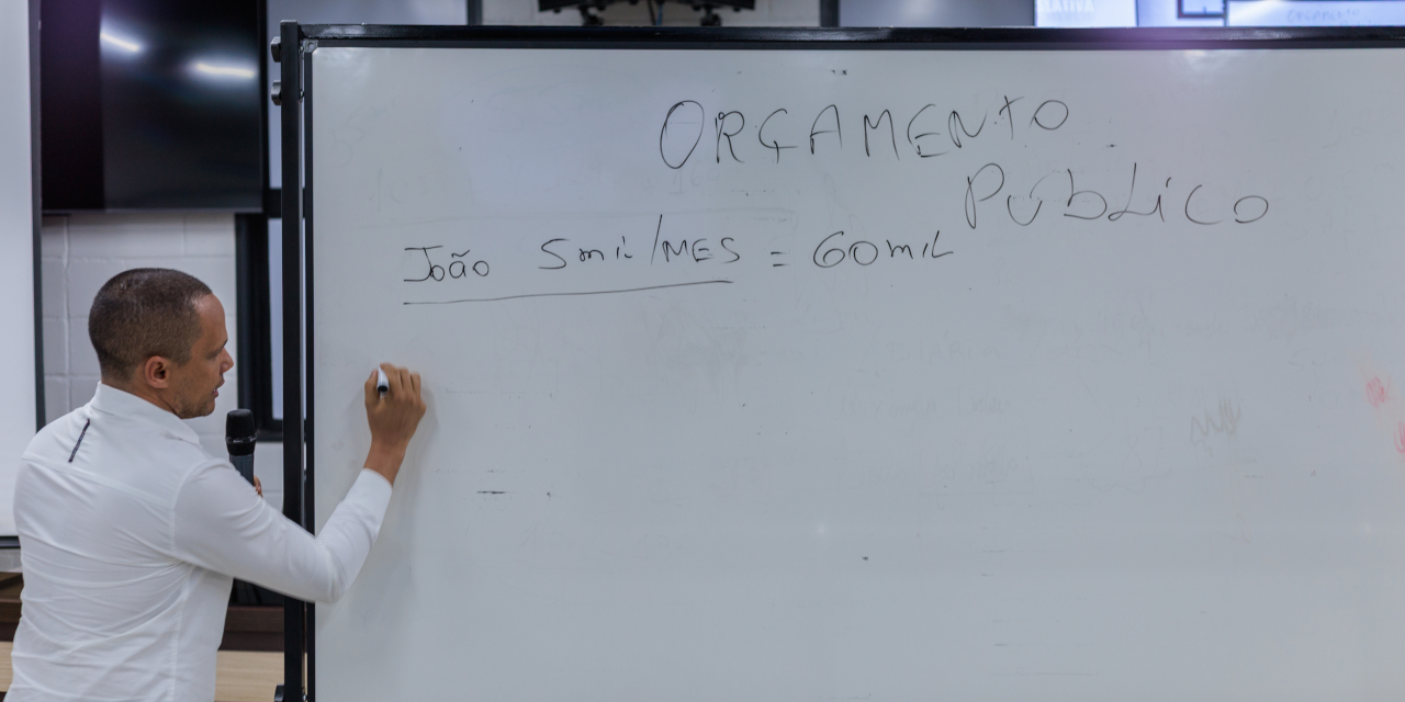 Everton Ferreira utilizou linguagem acessível sobre os principais conceitos do orçamento público