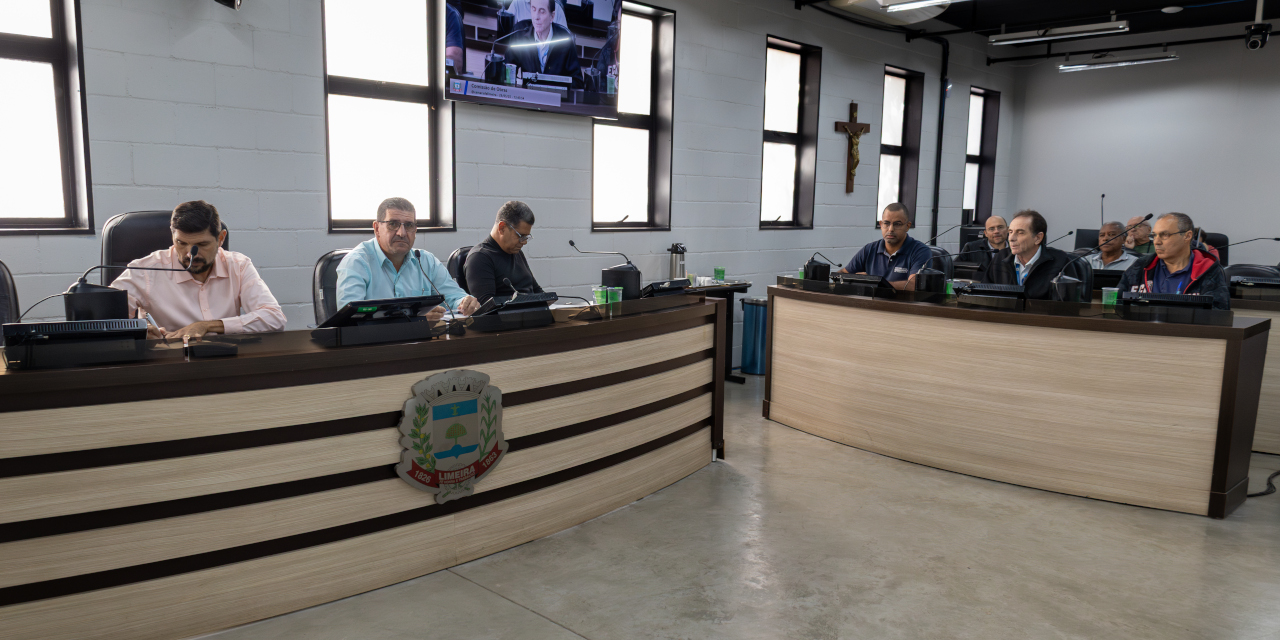 O problema com a iluminação pública das ruas da cidade foi debatido durante a reunião da Comissão de Obras
