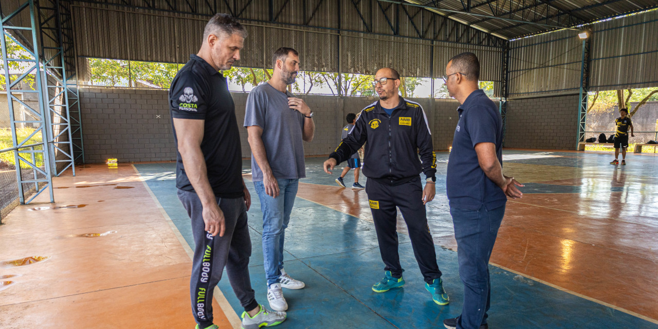 As aulas de voleibol são realizadas pela AABB