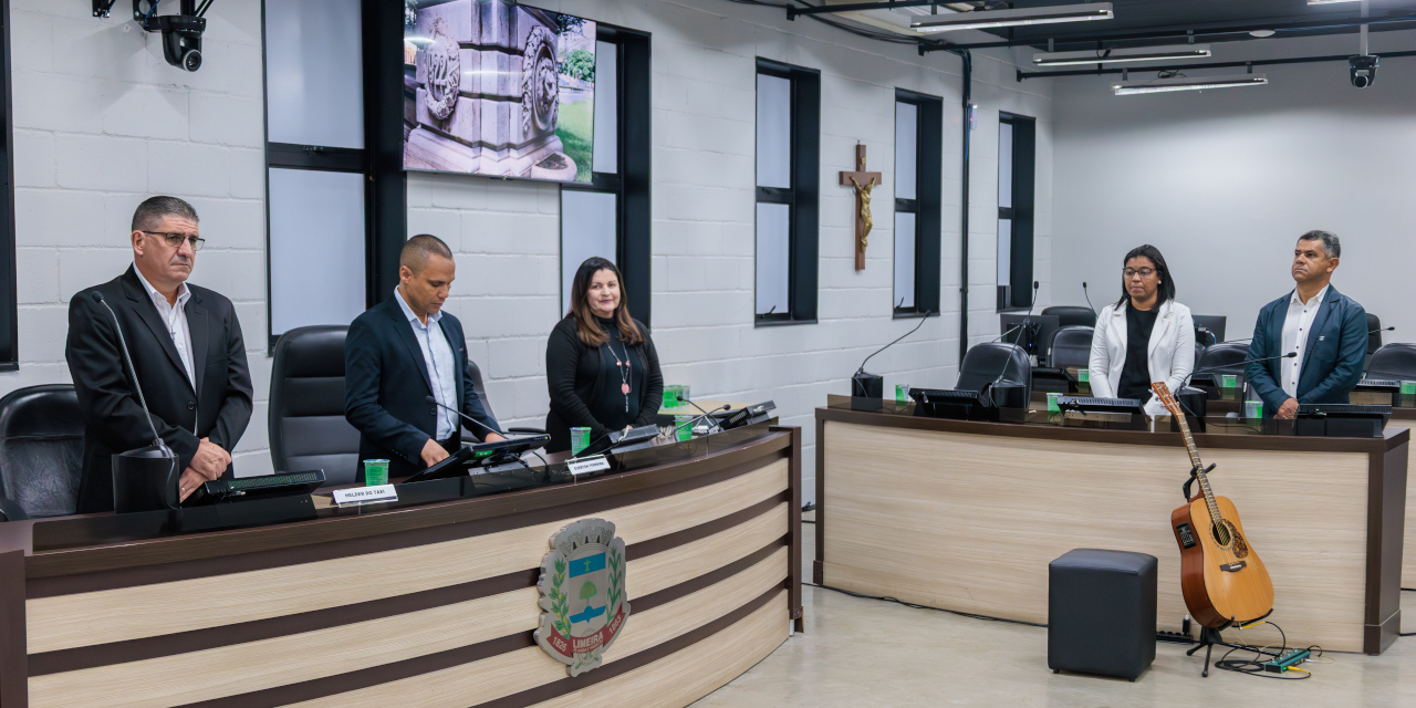 Além do autor das homenagens, Helder do Táxi (PSD), estavam presentes o presidente da Câmara, Everton Ferreira (PSD); e os vereadores João Bano (Solidariedade), Mara Isa Mattos Silveira (PL), Bruna Magalhães (PRTB) e Estevão Nogueira (Avante)