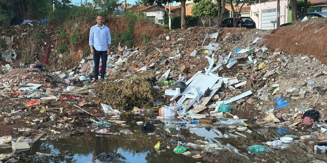 Everton Ferreira fiscaliza lixão no Belinha Ometto e buraco no Jardim Santina