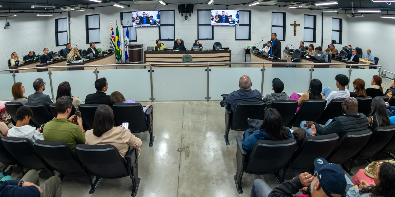 Sessão Ordinária: vereadores aprovam cinco projetos e nove moções, além de discutirem oito requerimentos  