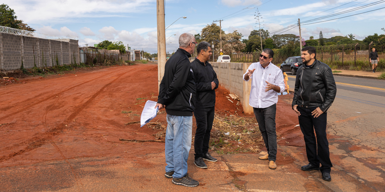 Comissão fiscaliza obras de infraestrutura paralisadas na Avenida Dr. Lauro Correia e no Jardim Nova Suíça 
