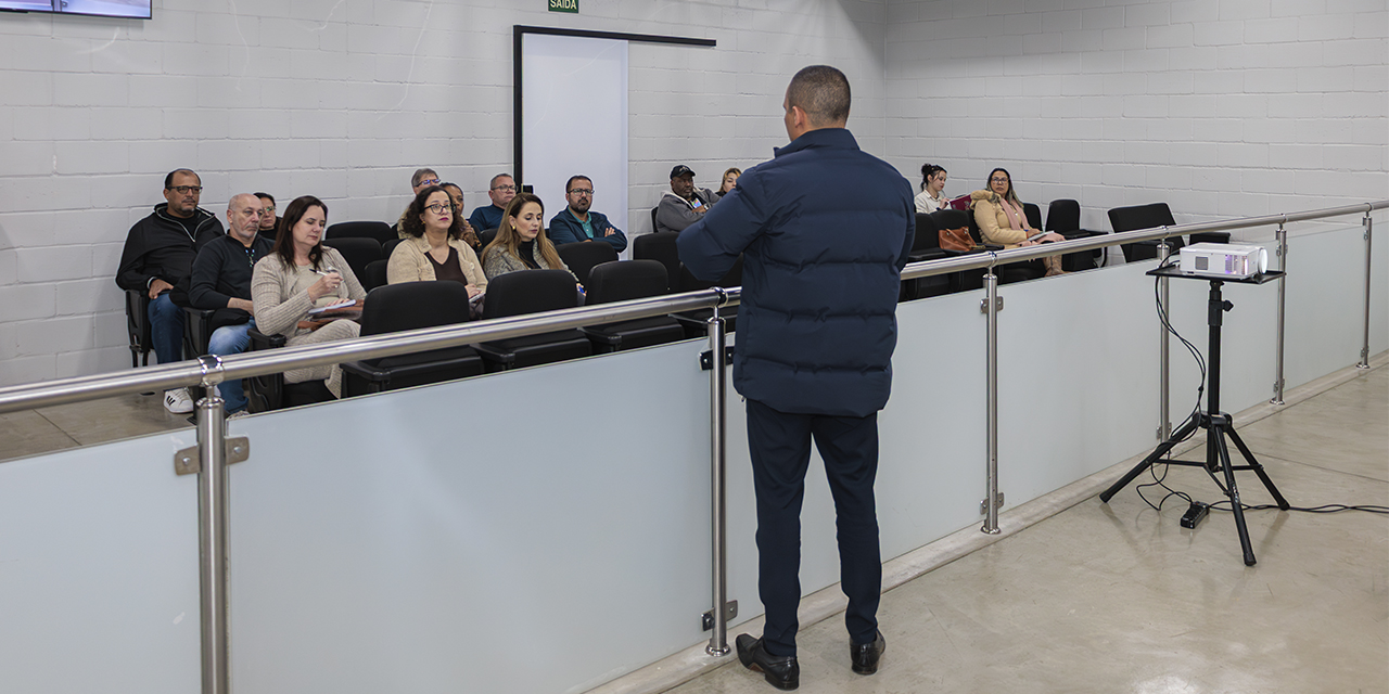 Presidente demonstra como munícipe pode acompanhar situação financeira do município no site da Prefeitura, do TCESP e do Tesouro Nacional