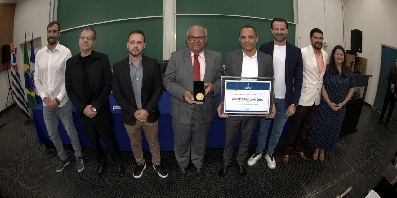 Fernando Antonio Santos Coelho recebe homenagem em sessão solene da Câmara