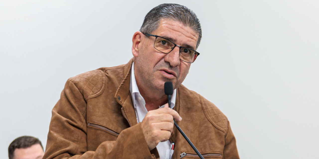 Padre Marcos José Theodoro recebe diploma de gratidão da cidade de Limeira