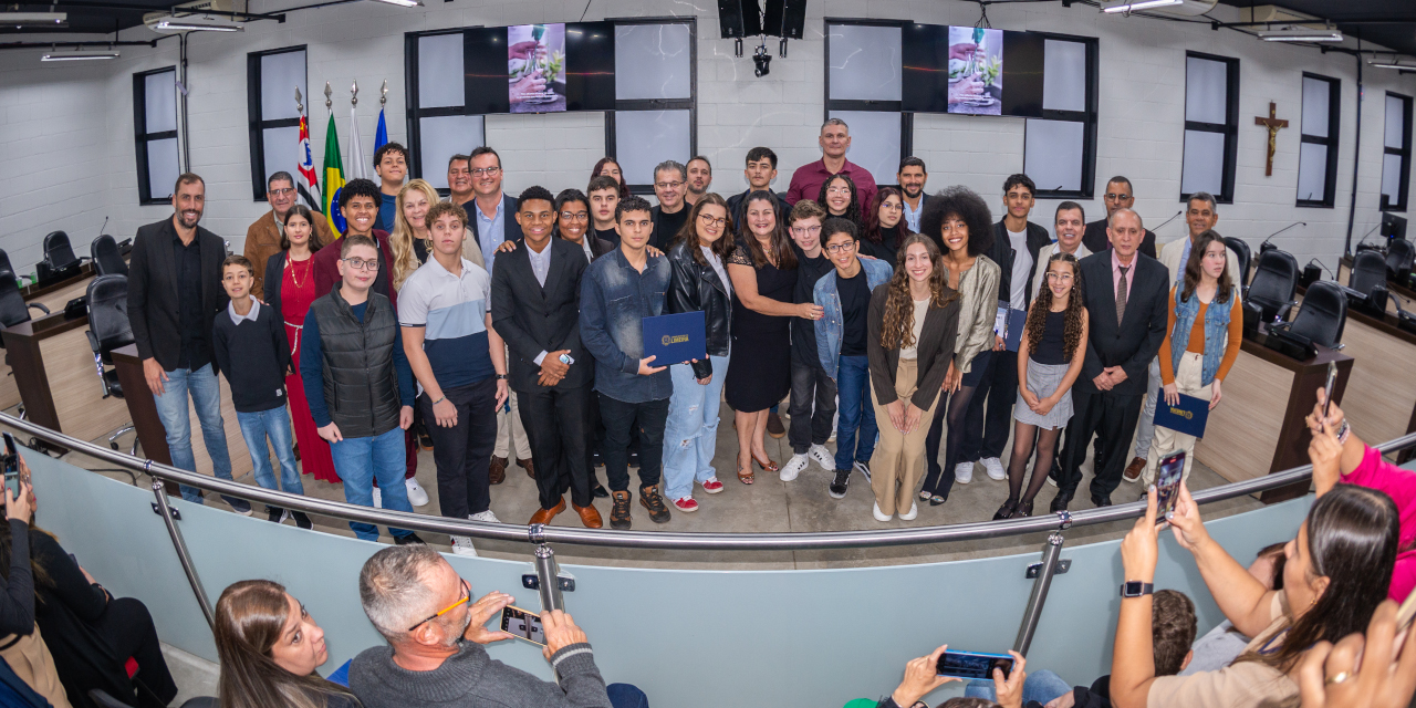 Parlamento Jovem 2025: vereadores juniores tomam posse na Câmara de Limeira