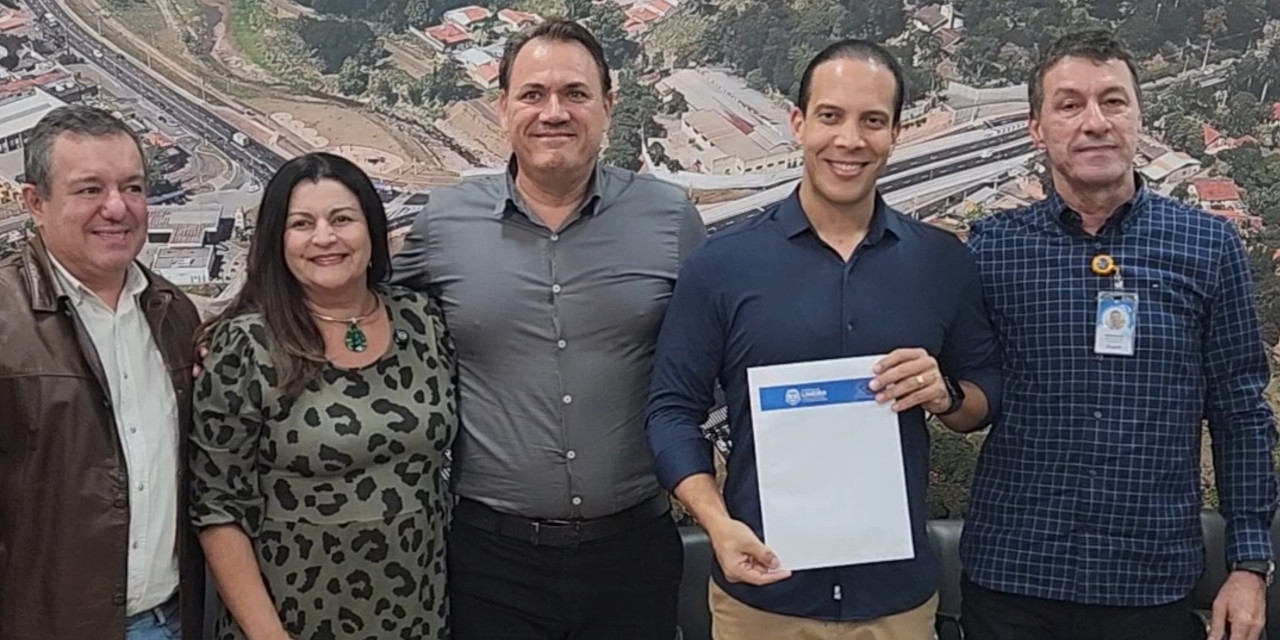 Presidente em exercício da Câmara participa da entrega de regularização fundiária