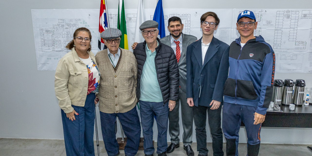 Câmara Municipal homenageia jovem enxadrista campeão sul-americano com moção de reconhecimento
