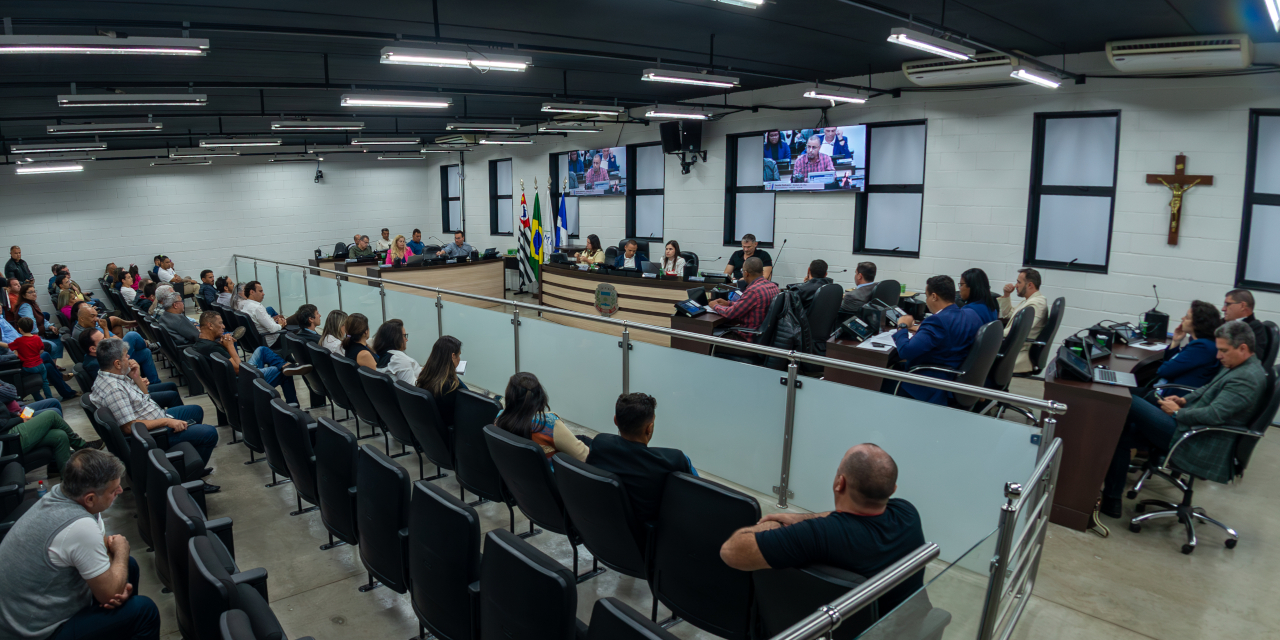 Câmara aprova 14 projetos e 16 moções, além de encaminhar 40 requerimentos