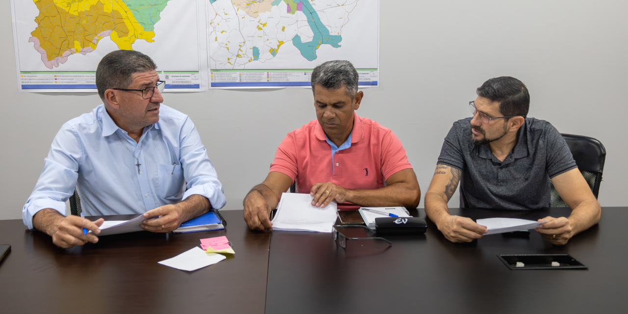 Comissão de Obras questiona sobre instalação de playgrounds comprados pela Prefeitura