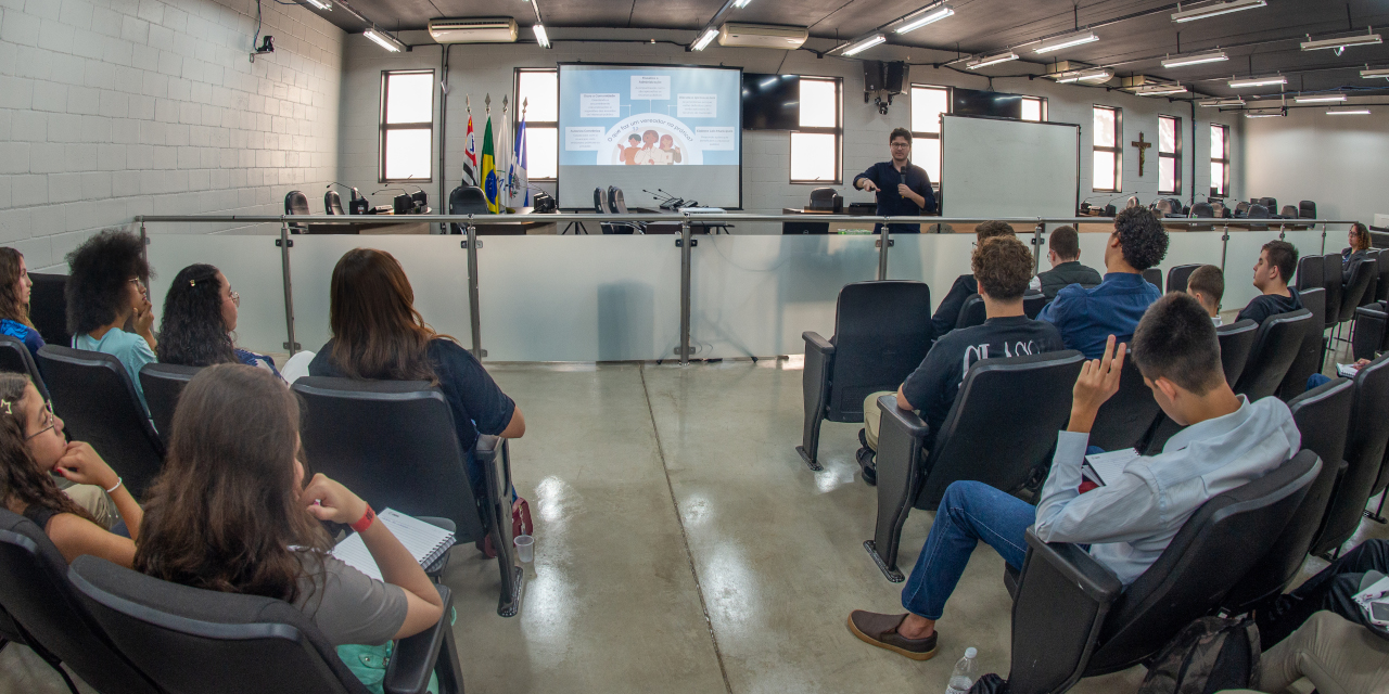 Câmara de Limeira realiza oficina de formação política para vereadores juniores