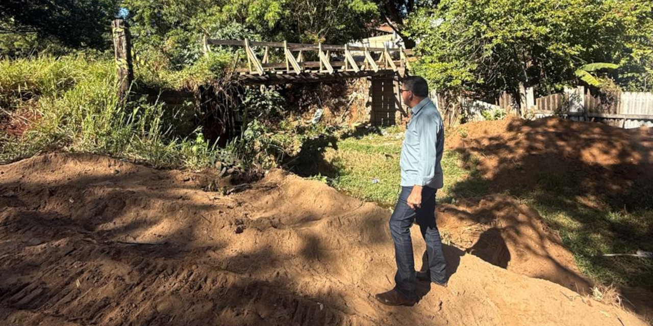Helder do Taxi fiscaliza a obra da passarela do Parque Hipólito