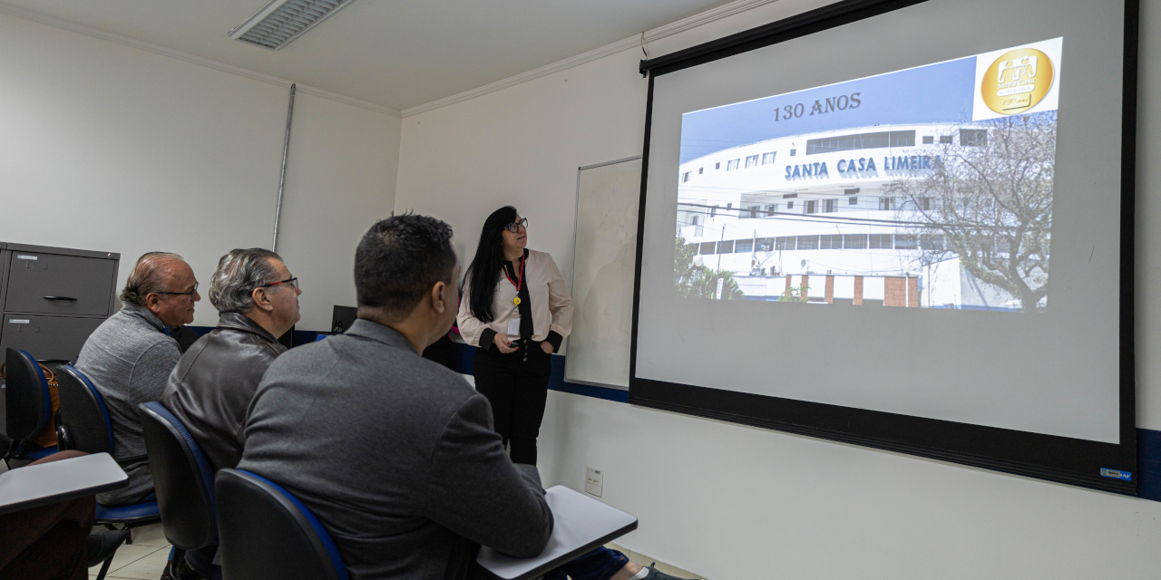 Superintendente Veridiana Cason apresenta dados da Santa Casa de Limeira