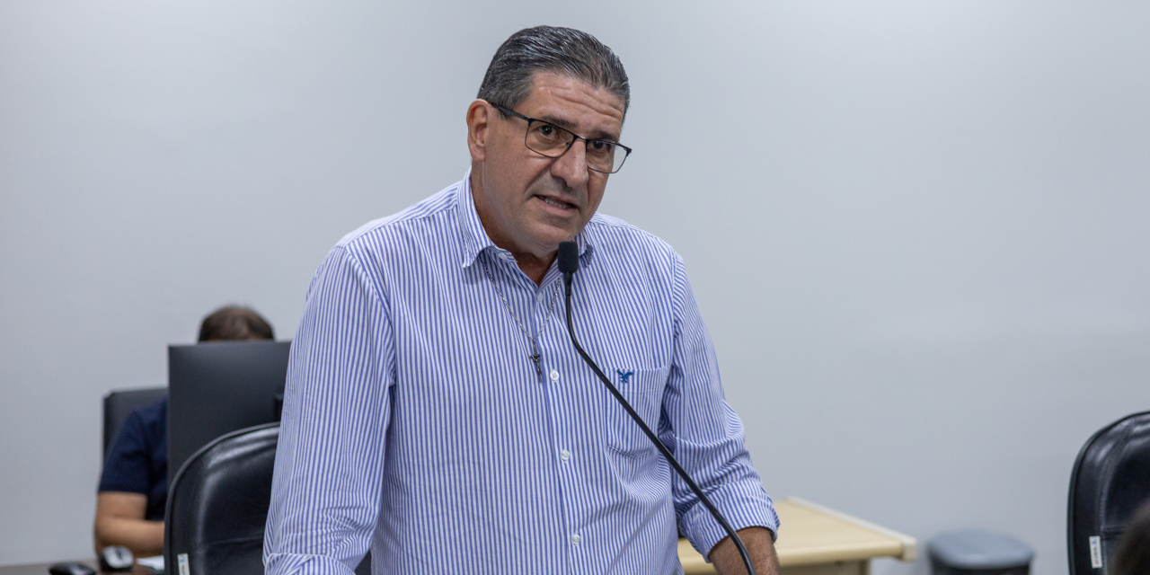 Helder do Táxi questiona Prefeitura sobre instalação de academia ao ar livre na Vila Piza