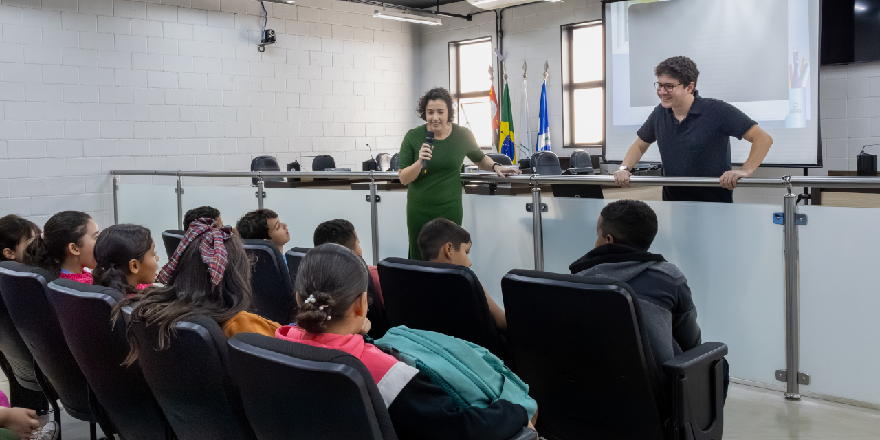 Turma do 4° ano da Emeief Tenente Aviador Ary Gomes de Castro participa de visita guiada à Câmara