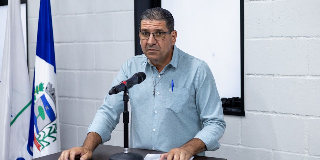 Helder do Táxi pede melhorias no transporte escolar rural à Prefeitura