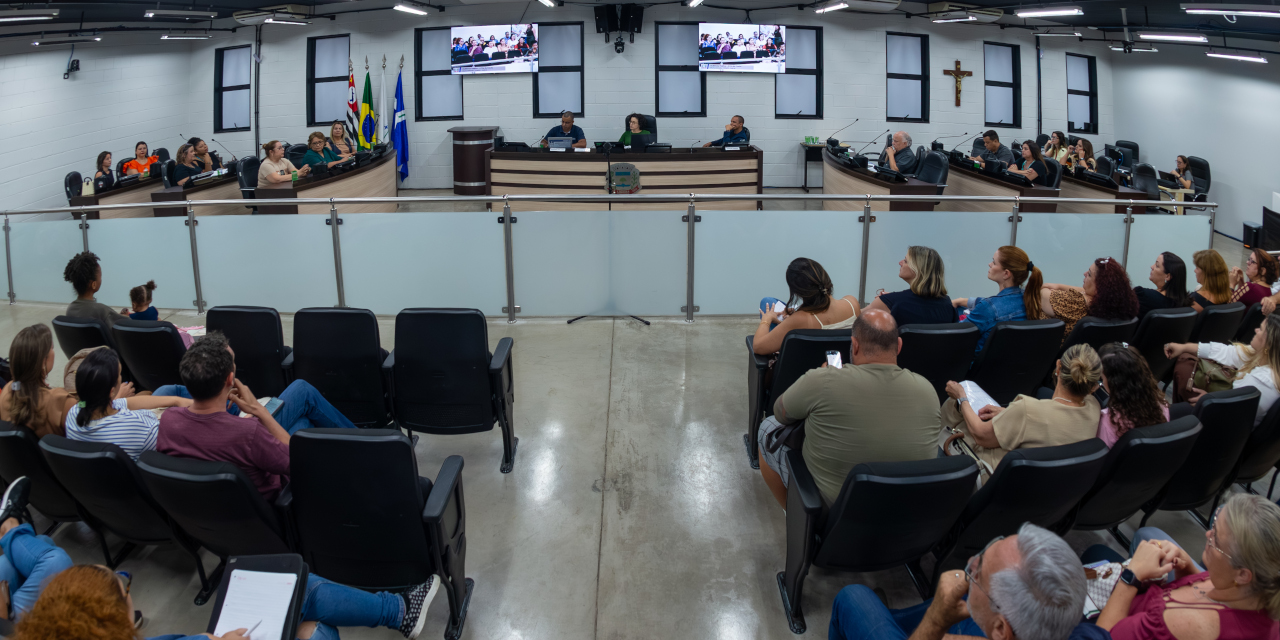 Em audiência pública na Câmara, secretário fala sobre planejamento para zerar a fila da creche
