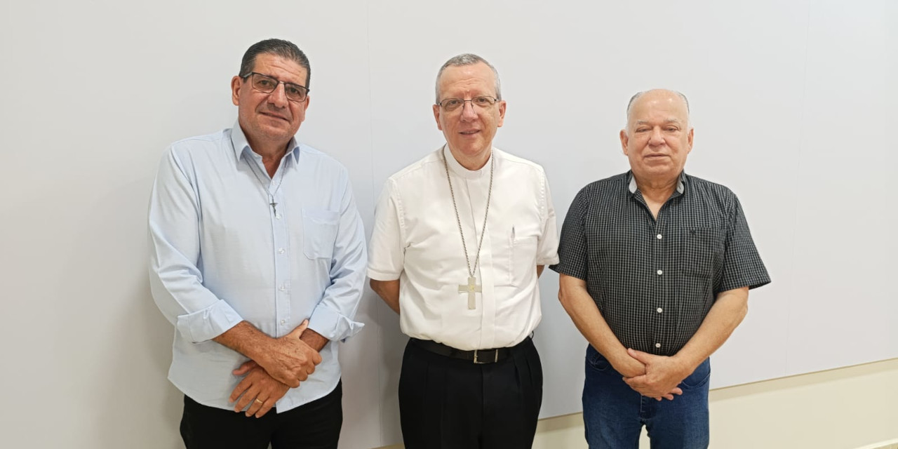Helder do Taxi se reúne com bispo e secretário de Educação