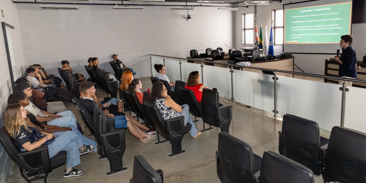Câmara Municipal recebe visita guiada dos alunos do SENAC