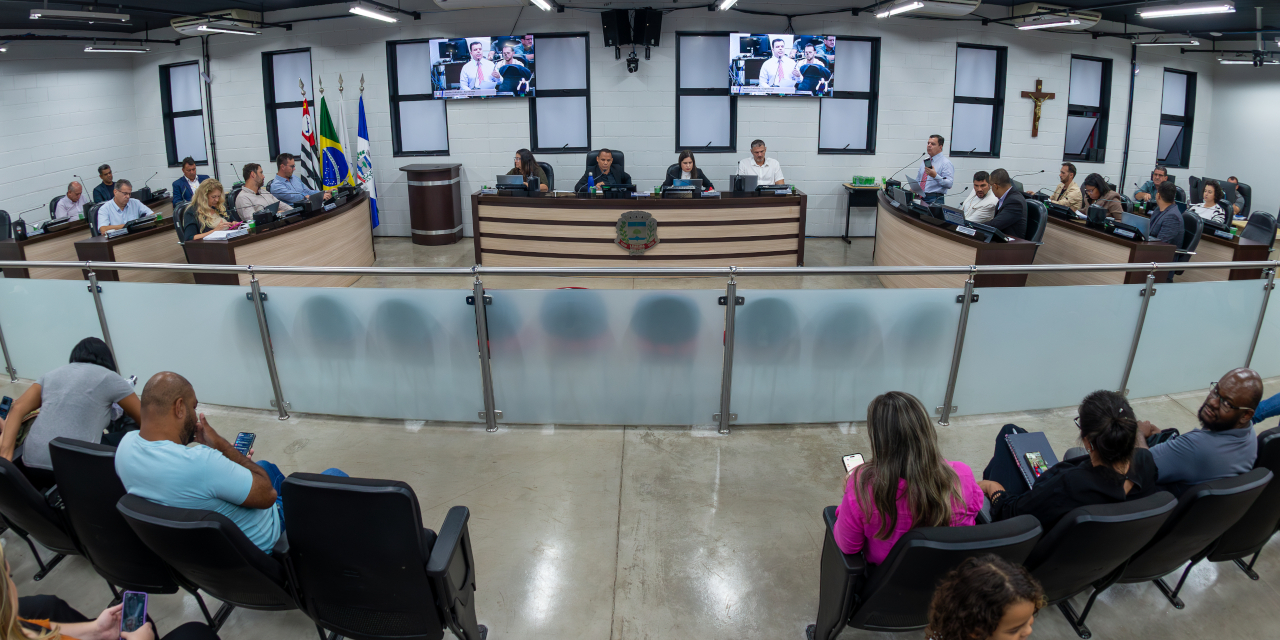 Câmara aprova dez projetos e 12 moções na sessão ordinária