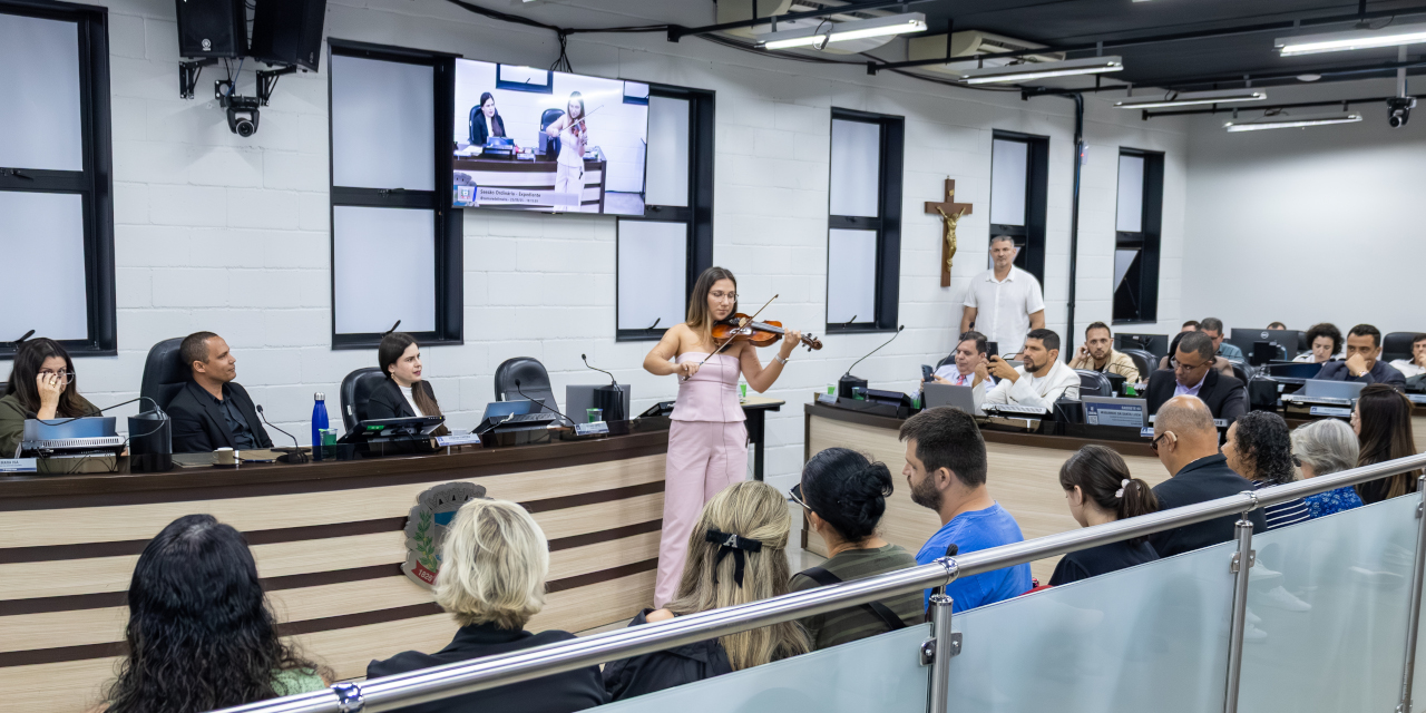 Sessão ordinária: violinista limeirense Patrícia Franco se apresenta na Câmara