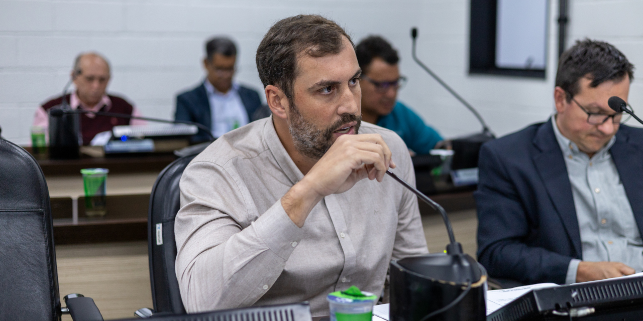 Guilherme Guido protocola emenda de R$ 250 mil para diagnóstico de crianças com suspeita de autismo